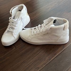 Adidas sleek high top women’s size 8 in all white leather